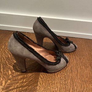 Marc by Marc Jacobs Grey/Black Suede Bow Peep Toe Pumps Size 39